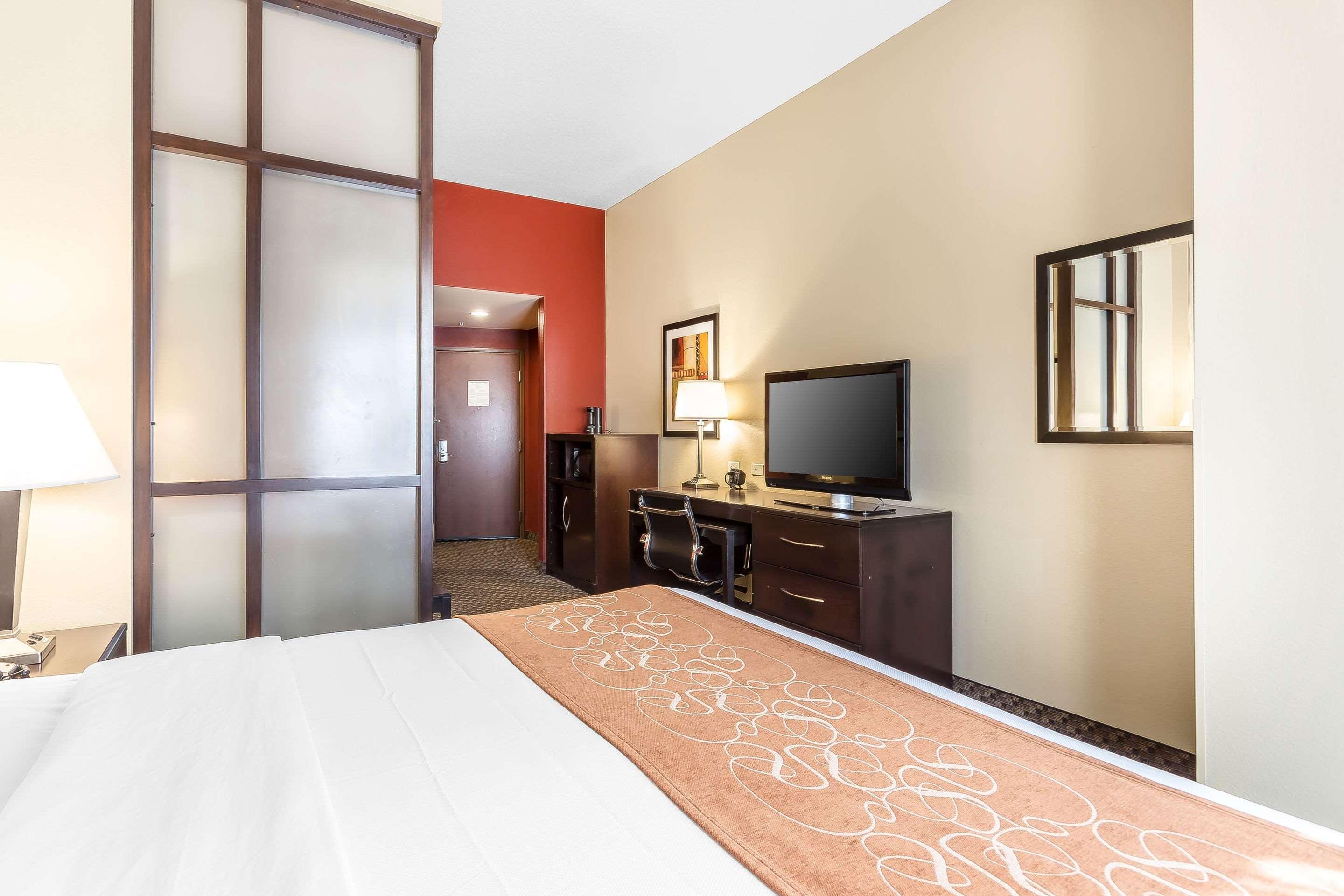 Comfort Suites Charleston West Ashley Bagian luar foto