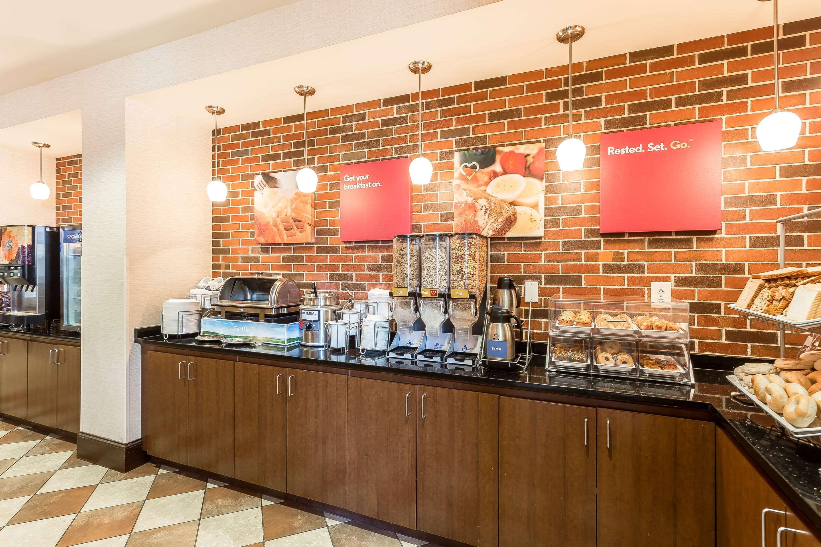Comfort Suites Charleston West Ashley Bagian luar foto