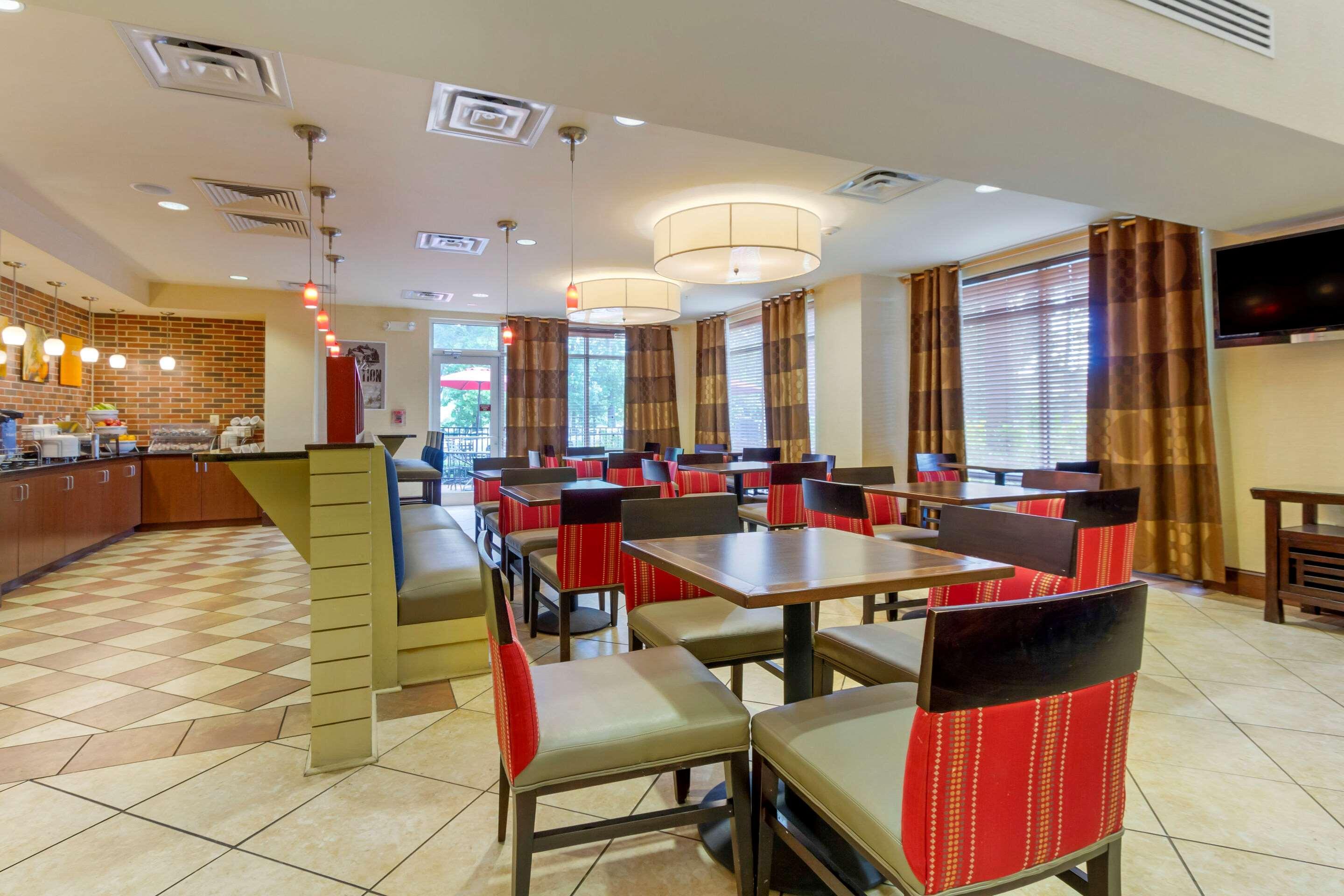 Comfort Suites Charleston West Ashley Bagian luar foto