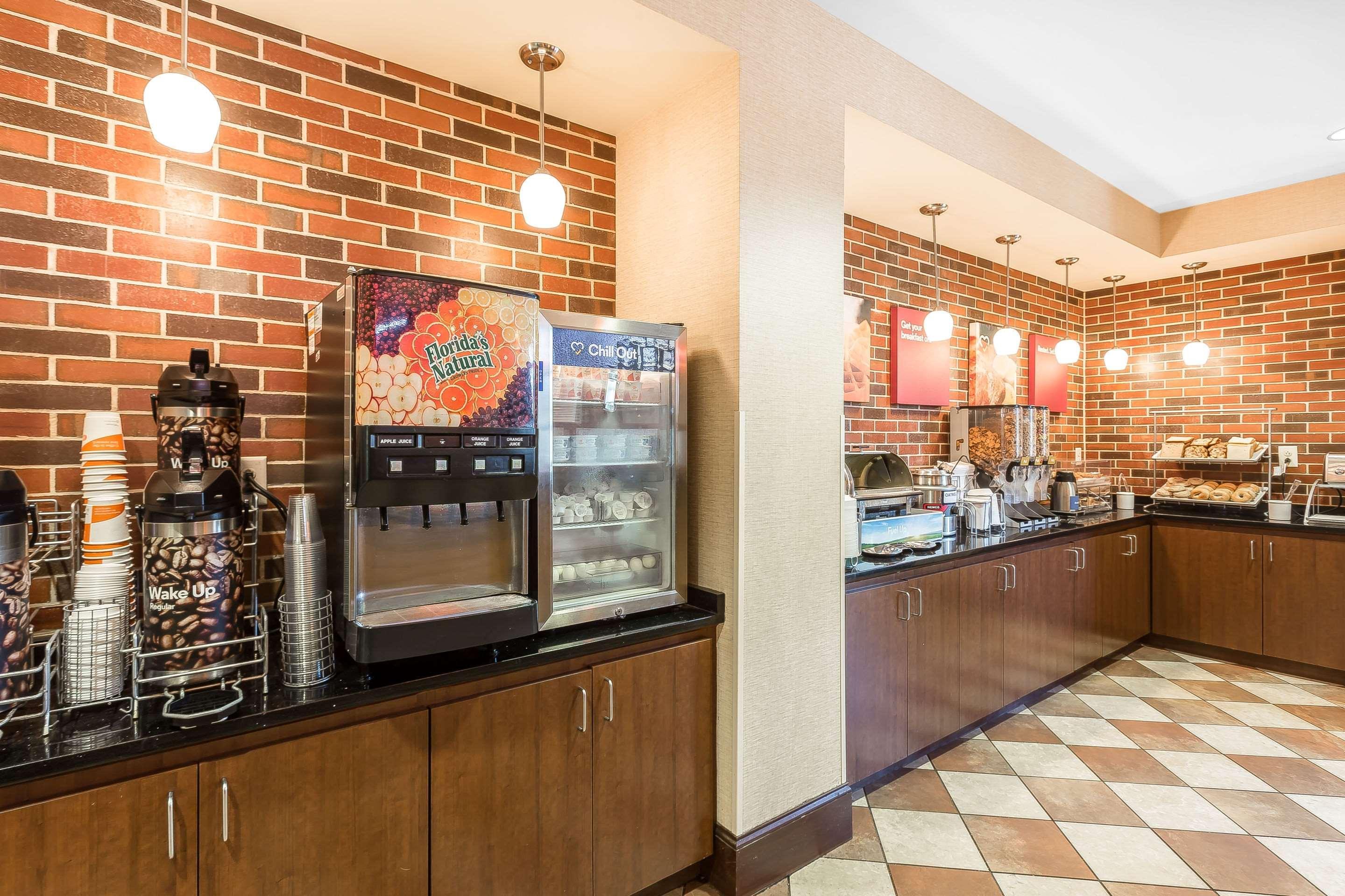 Comfort Suites Charleston West Ashley Bagian luar foto