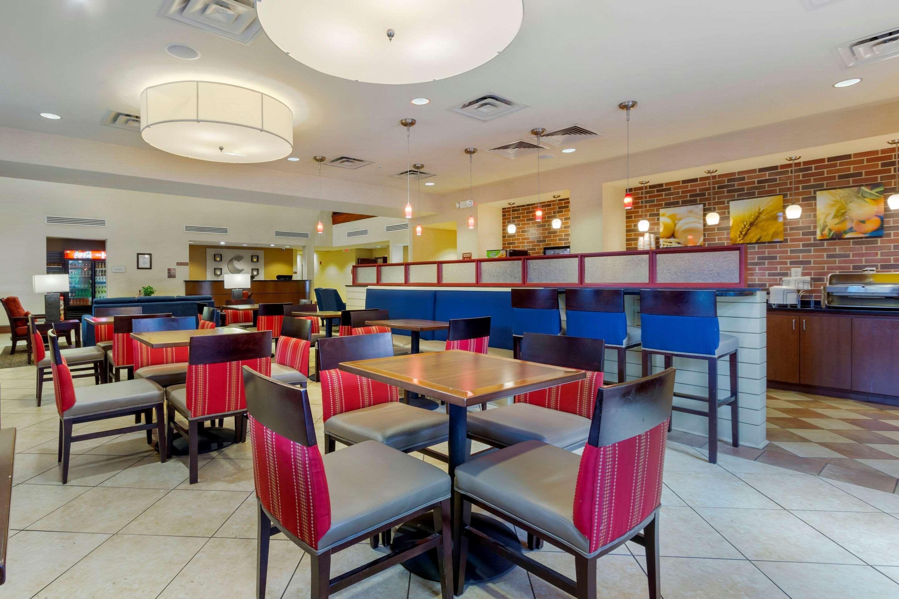 Comfort Suites Charleston West Ashley Bagian luar foto