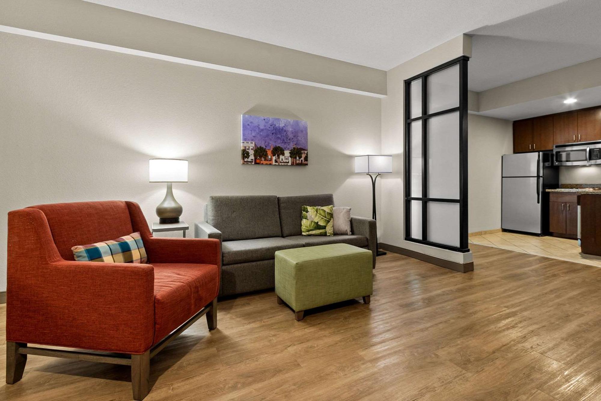 Comfort Suites Charleston West Ashley Bagian luar foto