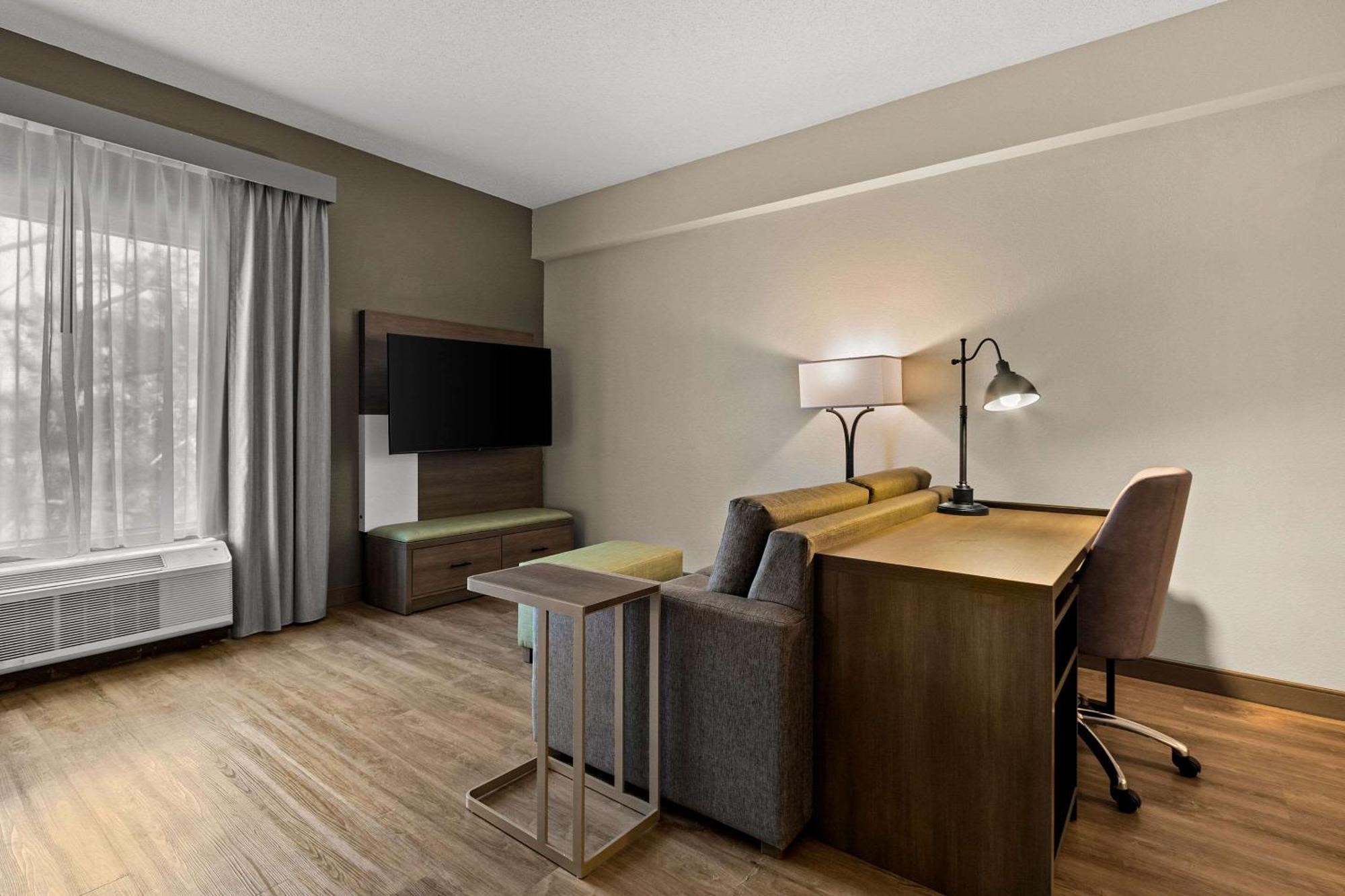 Comfort Suites Charleston West Ashley Bagian luar foto